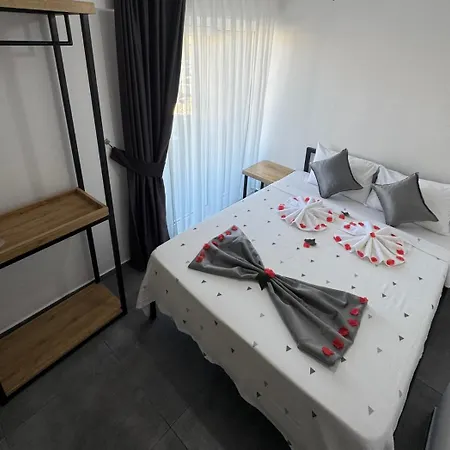 The Pera * مرمريس