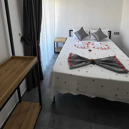 The Pera * مرمريس