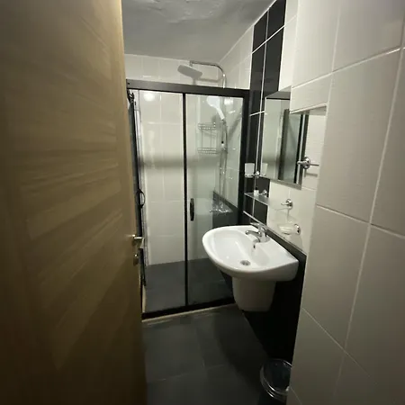 The Pera * مرمريس