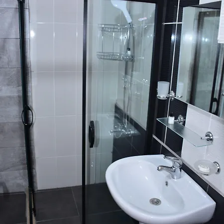 The Pera مرمريس