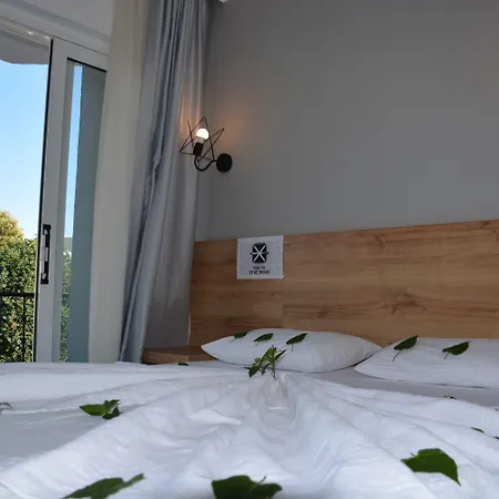 The Pera * 马尔马里斯