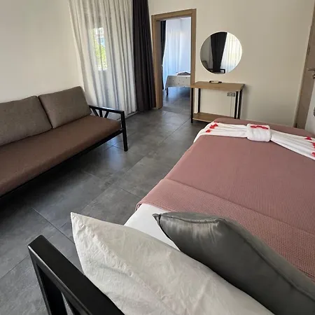 The Pera 马尔马里斯